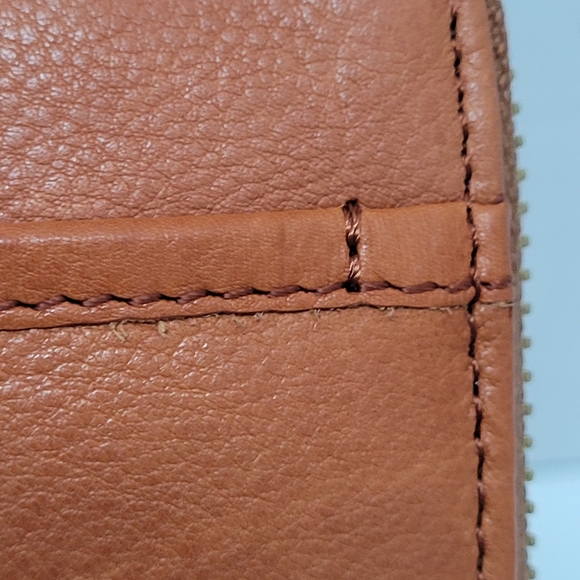 Margot NWT Brown Leather Gabby Single Zip Around Wristlet Wallet - Picture 4 of 15